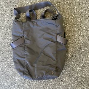 Lululemon enroute bag II 17L